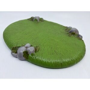 Vintage Hand Painted Ceramic Grass Display Mold Figurine 7"x 8"